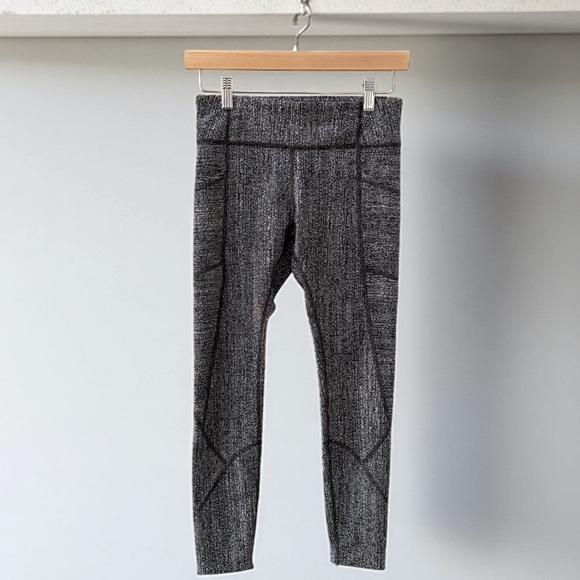 Women’s Lululemon Grey White Leggings with Pockets! Size 6! - Picture 2 of 9